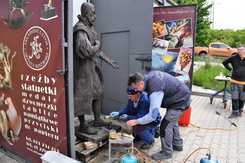 Pomnik Jana Kochanowskiego w Kielcach już gotowy [WIDEO, ZDJĘCIA]