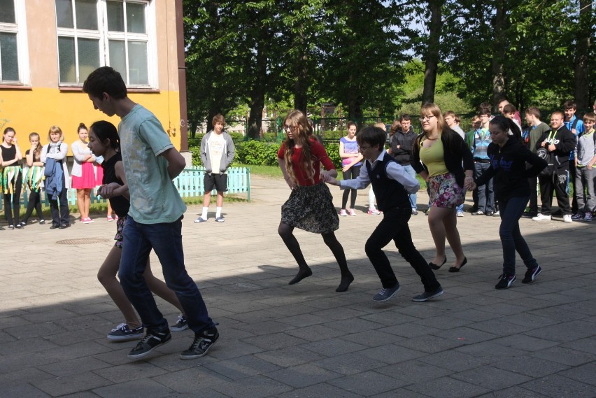 Uczniowie z I c zaprezentowali taniec niemiecki.