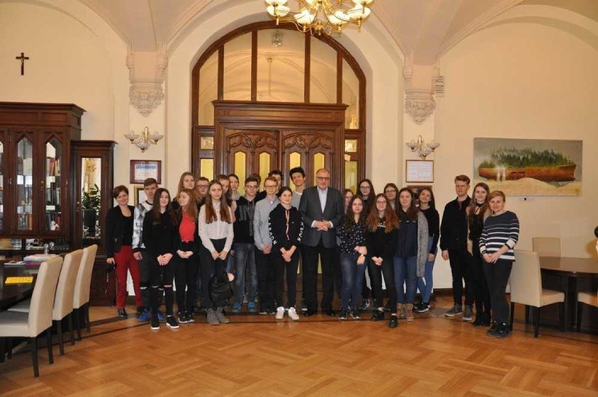 Gimnazjaliści odwiedzili muzeum i spotkali się z prezydentem