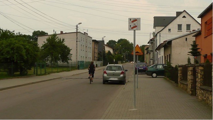 Znak na szlaku rowerowym przy ul. Niedziałkowskiego w...