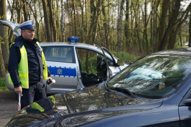 Pijani kierowcy Żory 2014: Nietrzeźwy kierowca porzucił auto i zaczął uciekać pieszo