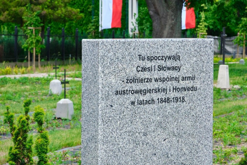Tablice na Cmentarzu Narodów w Wadowicach