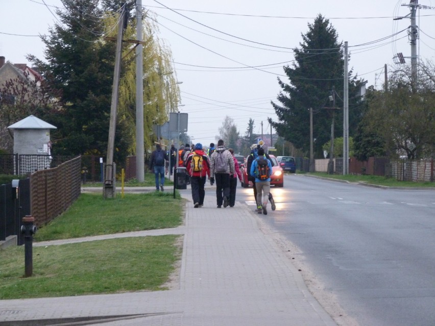 Pniewy. Pątnicy Ekstremalnej Drogi Krzyżowej już w drodze