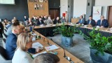 Radni miejscy z Radomska znów obradują w sali urzędu miasta w Radomsku. ZDJĘCIA