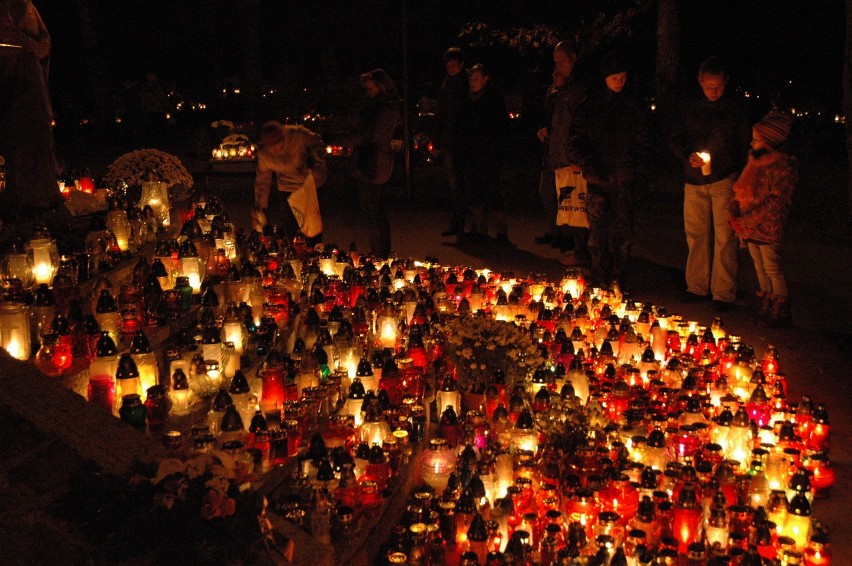 Dzień Zaduszny 2012 na cmentarzu przy ul. Roszczynialskiego w Wejherowie ZDJĘCIA