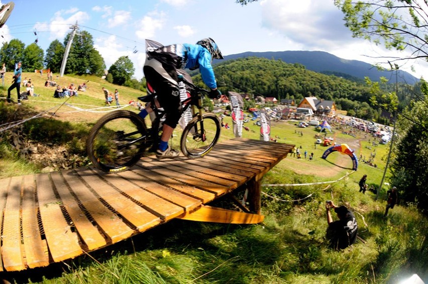 Międzynarodowy cylk zawodów Downhill Contest - Zawoja przemienia się w miejscowość rowerów