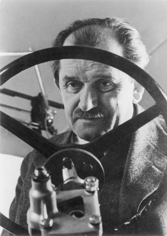 17 stycznia 1934 r. Ferdinand Porsche zaprezentował rządowi...