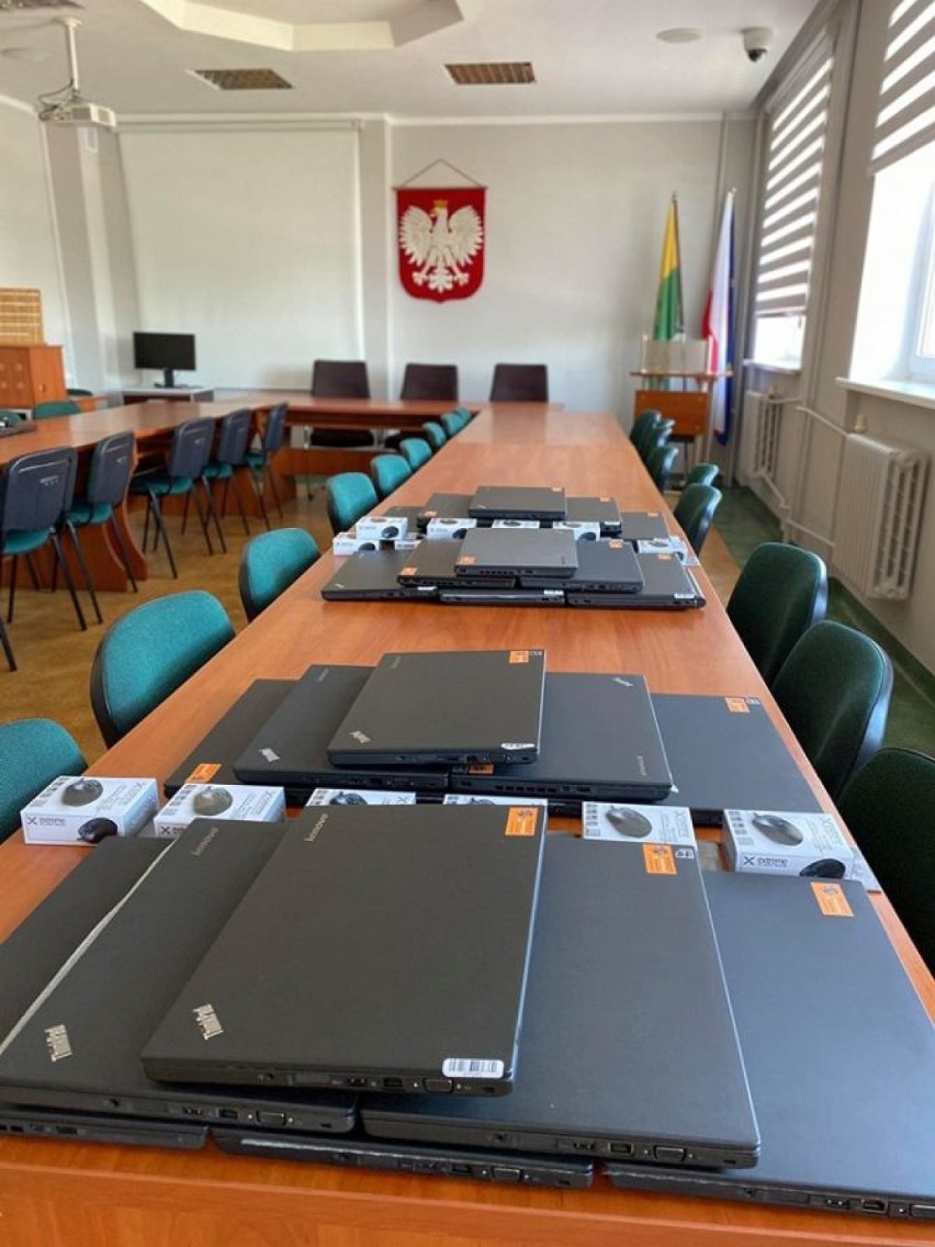 Powiat sławieński: Kolejne laptopy trafiły do uczniów [ZDJĘCIA]