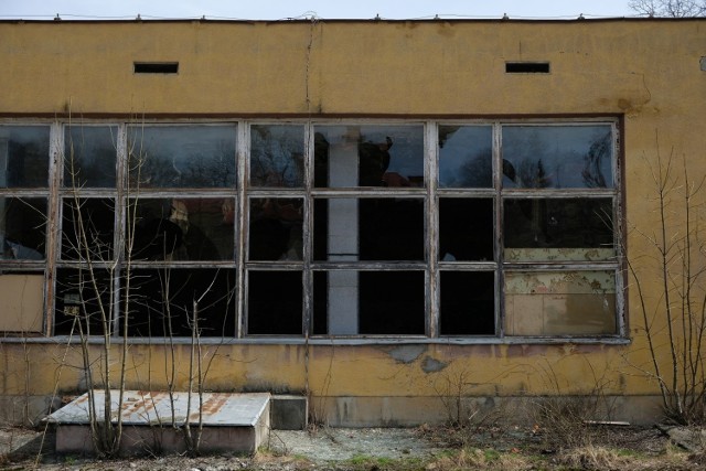 Kiedyś przy ul. Słowackiego w Przemyślu był prężnie działający 114 Szpital Wojskowy. Aktualnie niektóre już tylko budynki to Szpital Miejski. Pozostałe obiekty dosłownie straszą, a miasto powinno się ich wstydzić.