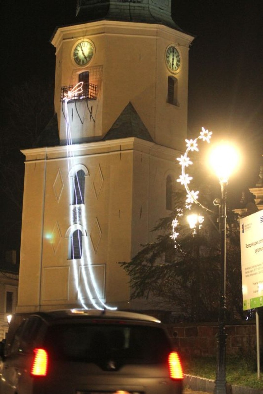 Dekoracja dzwonnicy kieleckiej katedry.