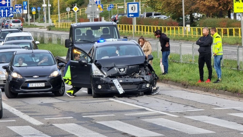 Wypadek na ulicy Warszawskiej w Kielcach. Są utrudnienia