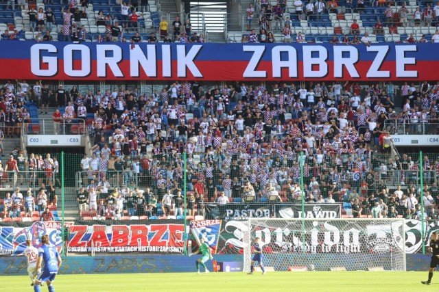 Kibice Górnika Zabrze na meczu ze Stalą Mielec

  Zobacz kolejne zdjęcia. Przesuwaj zdjęcia w prawo - naciśnij strzałkę lub przycisk NASTĘPNE