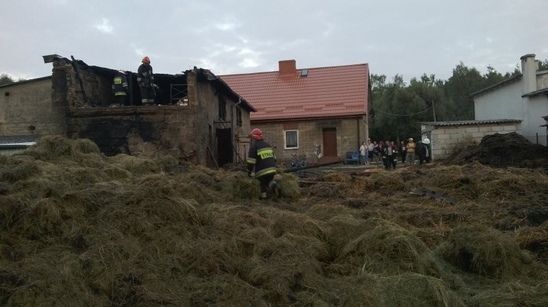 Groźny pożar w Zakrzewie. Zobacz zdjęcia z akcji ratowniczej