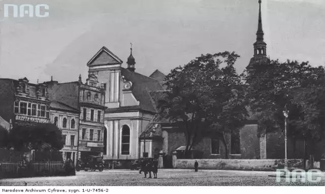 Fragment rynku w Wejherowie z widokiem na kościół farny. Między rokiem 1918 a 1928.




Wejherowo z lotu ptaka:

