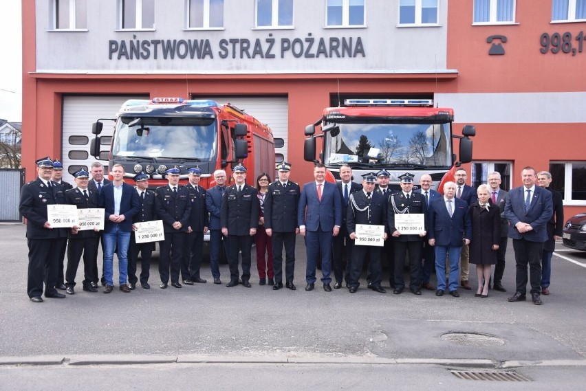 Wręczenie promes na zakup nowych wozów strażackich!