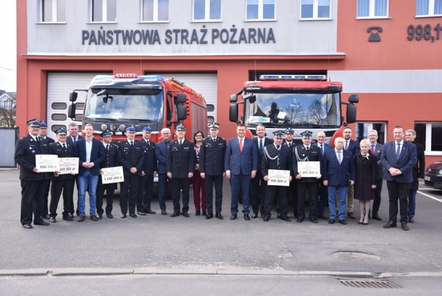 Wręczenie promes na zakup nowych wozów strażackich!