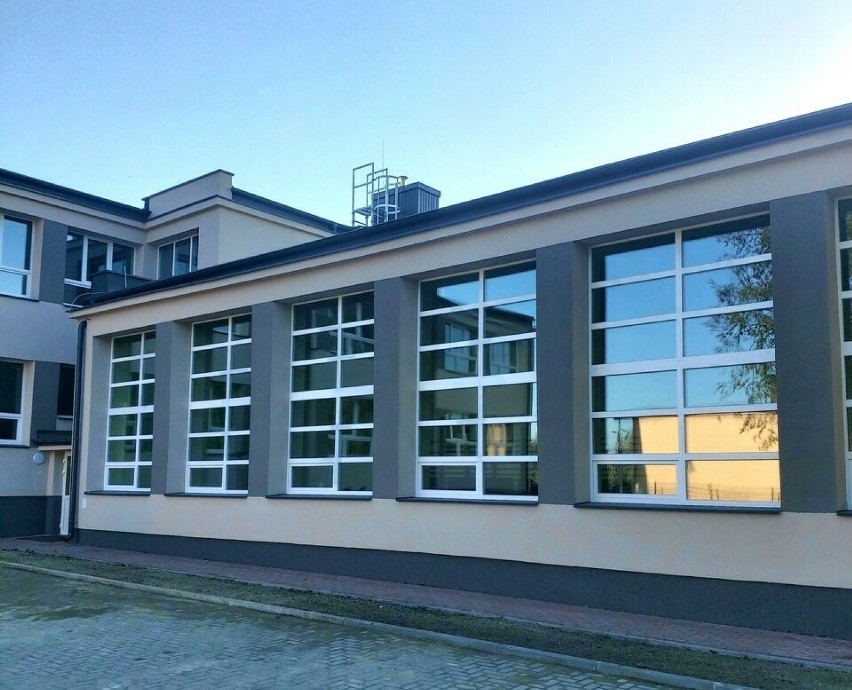 Szkoła Podstawowa w Nieledwi po kompleksowych remontach