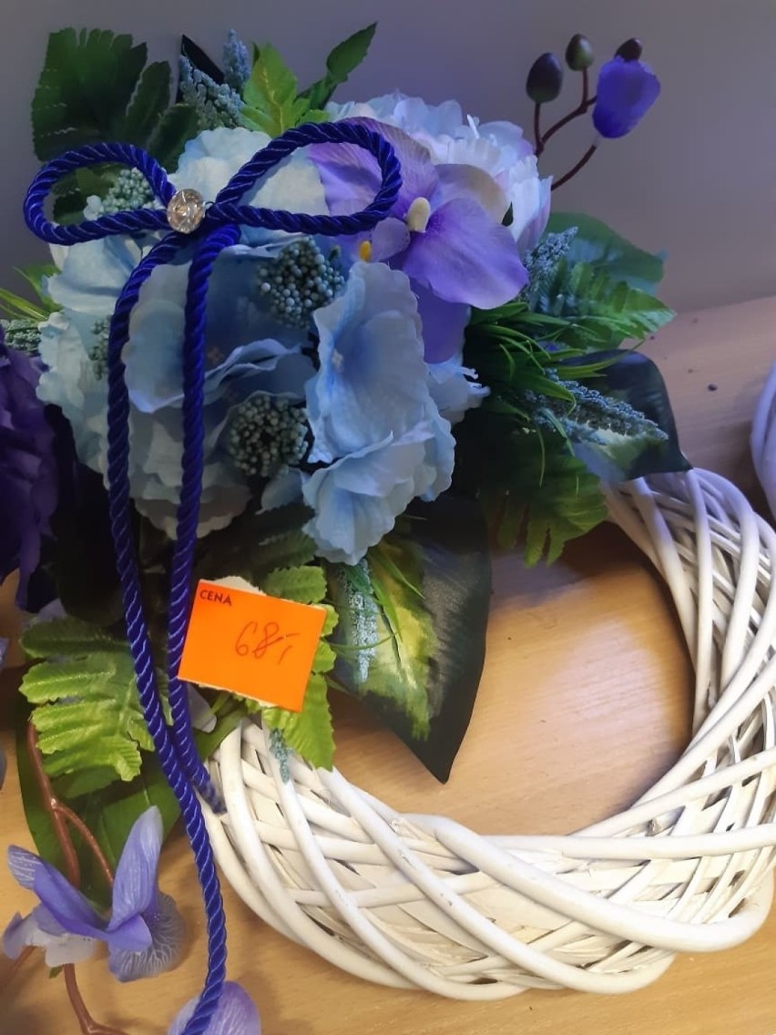 Kwiaty, wiązanki i znicze na Wszystkich Świętych. Jakie są ceny? Sprawdzamy to w Słubicach
