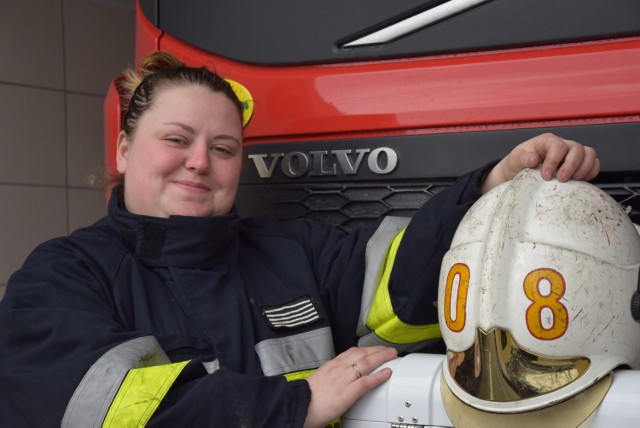 Pani Anna doskonale czuje się w bojowym mundurze. Przyznaje, że owszem, czasem zakłada szpilki i sukienkę, ale rzadko. Bo nigdy nie wiadomo, czy nie zabrzmi alarm