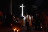 Parafianie ze śremskiej Fary modlili się na przykościelnym cmentarzu w wigilię Wniebowzięcia Najświętszej Marii Panny