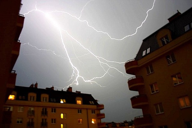 Ulewa w stolicy nie przyniosła większych szkód - przyznaje straż ...