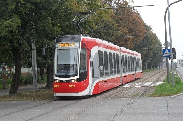 Częstochowa: Nowa linia tramwajowa rozpoczęła od falstartu. Są opóźnienia, w sieci brakuje napięcia