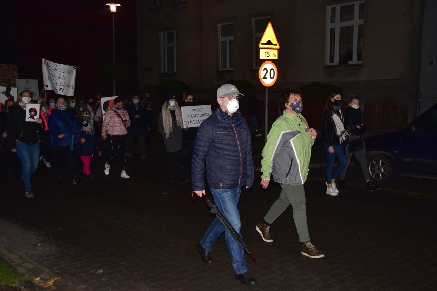 Łabiszyn. Protest kobiet: spacer dla kobiet w Łabiszynie [zdjęcia] 