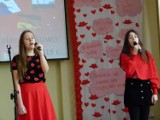 Walentynkowe piosenki w Zespole Szkół Zawodowych nr 1 w Zduńskiej Woli [zdjęcia]