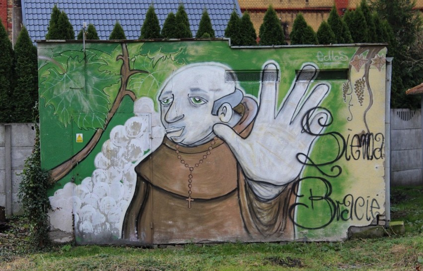  Mural mnicha, na rozdzielni prądu -  przy kościele