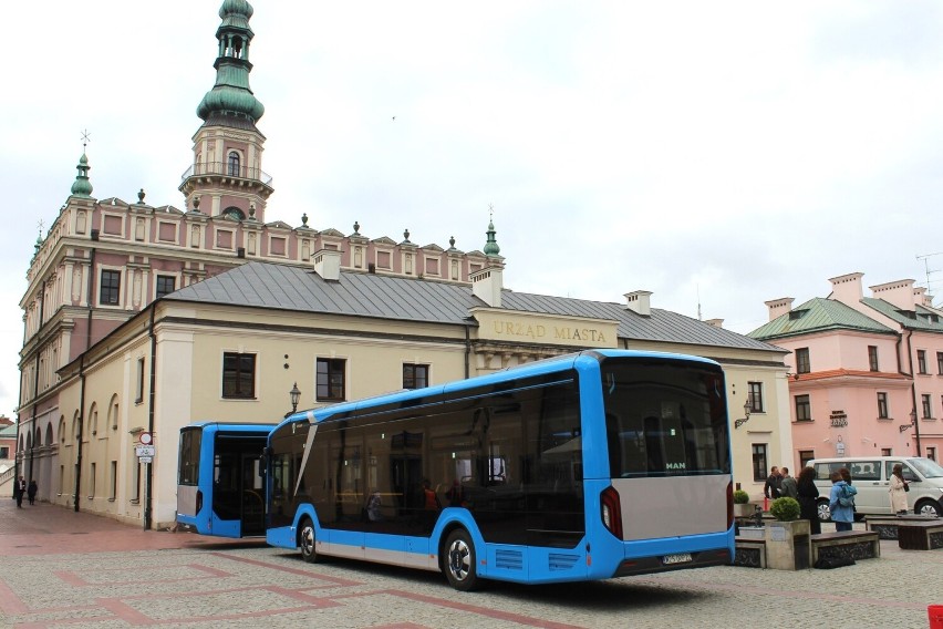 Konferencja prasowa i prezentacja nowych autobusów w Zamościu