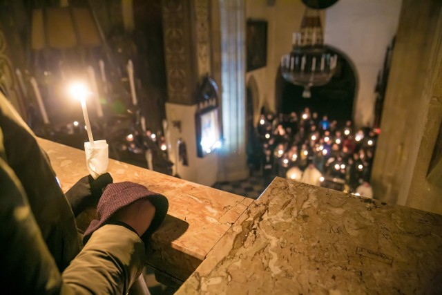 Na roraty kapłani zapraszają dzieci z lampionami, a dorosłych ze świecami