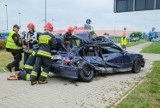 Poważny wypadek przy ulicy Lange w Poznaniu. Zderzyło się auto osobowe z ciężarówką [ZDJĘCIA]
