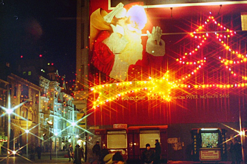 Dekoracje świąteczne na ulicach Łodzi w latach 90-tych. Pamiętacie? [ZDJĘCIA]