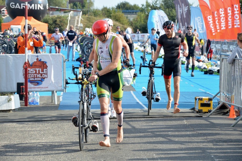 Niedziela na Castle Triathlon Malbork 2018 [ZDJĘCIA cz. 2]. Uczestnicy "połówki" i ironmana w wyścigu kolarskim