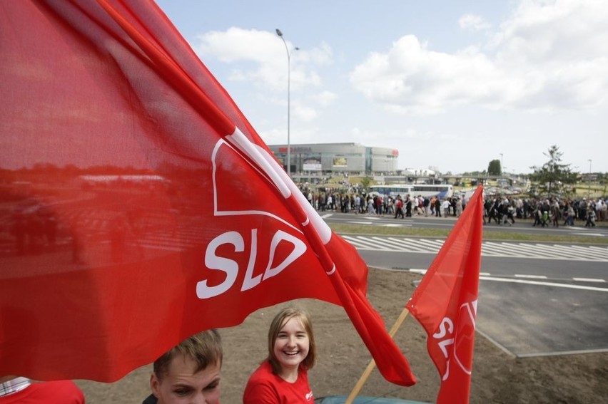 Pod halą protestowała między innymi młodzieżówka SLD