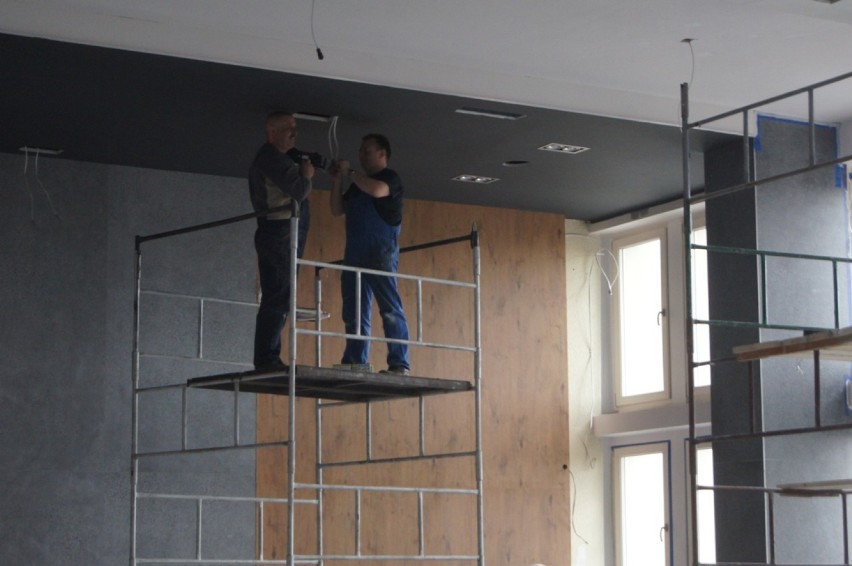 Wkrótce zakończenie remontu sali obrad w urzędzie miasta w Radomsku. Jak postępują prace? [ZDJĘCIA]