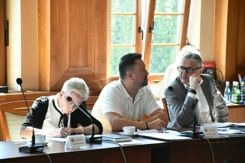 Zdaniem radnego Dariusza Kowalczyka (z prawej), w głosowaniu...