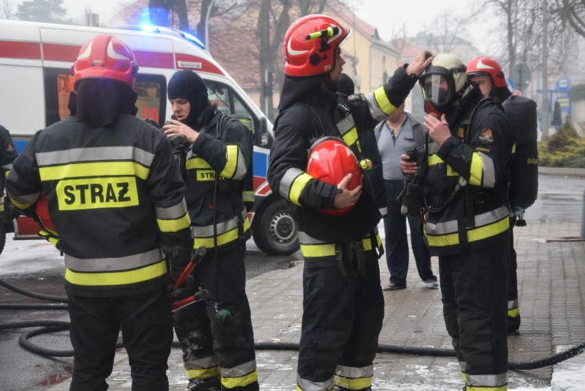 KROTOSZYN: Strażacy w akcji: groźny pożar w kamienicy. Ewakuowano mieszkańców [FOTOGALERIA]