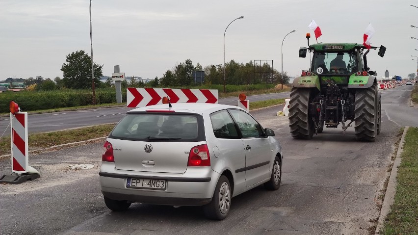 Protest rolników w Piotrkowie: 43 ciągniki przejechały przez...