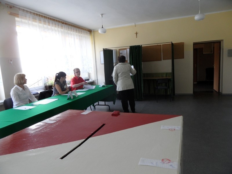 Powiat Mikołowski: Mirosław Duży oddał swój głos w lokalu wyborczym w Łaziskach Dolnych