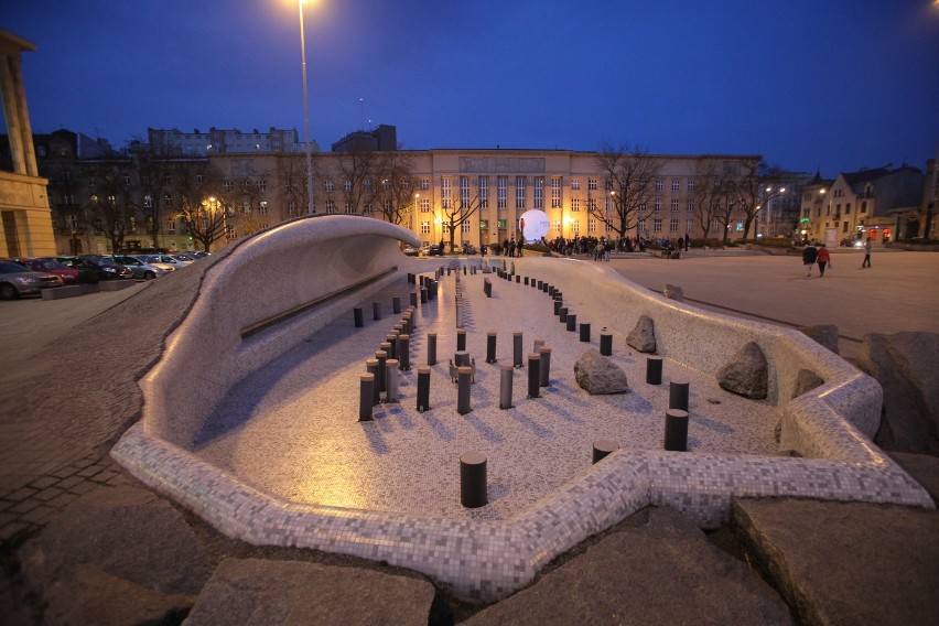 Fontanna na placu Dąbrowskiego w Łodzi