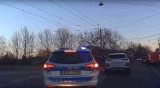 Policja eskortuje rodzącą kobietę do szpitala na Brochowie we Wrocławiu [ZOBACZCIE FILM]