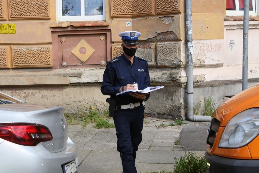 Mandaty za brak maseczki są już zgodne z prawem. Policja ma...