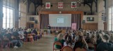 Dzień Kariery z Absolwentem w I Liceum Ogólnokształcącym w Malborku. Studenci podzielili się doświadczeniami z uczniami