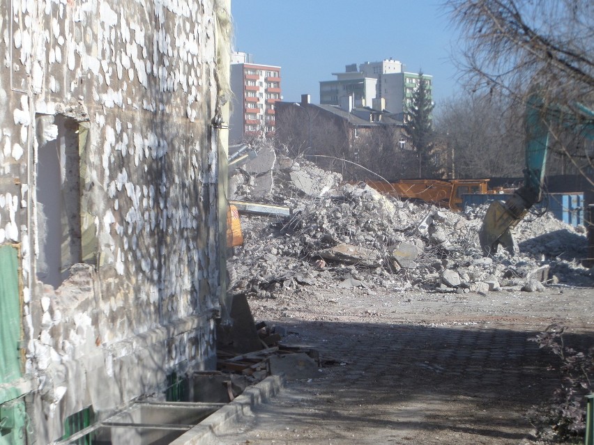 Kraków: wyburzanie budynku "Ruchu" [ZDJĘCIA]