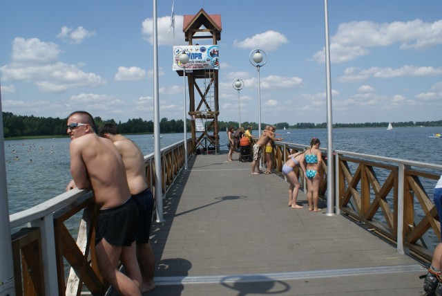 Zbiórka przed wycieczką rowerową do Pyrzowic koło dąbrowskiego mola nad Pogorią