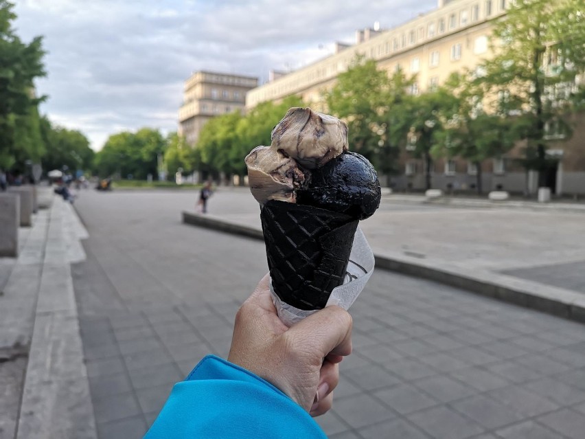 Kraków. Gigantyczne kolejki przed lodziarniami [ZDJĘCIA]