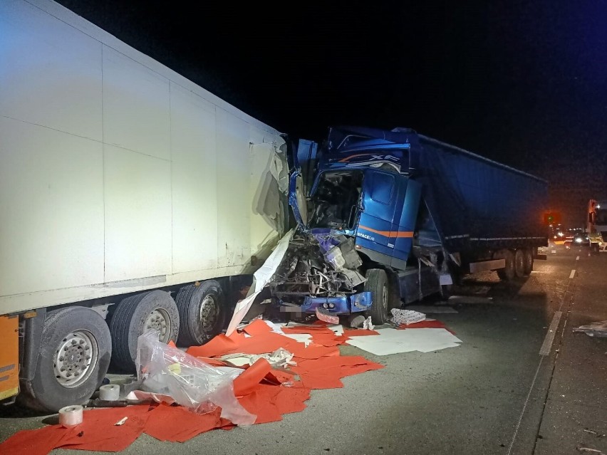 Wypadek na autostradzie A1 między Kamieńskiem a Piotrkowem...