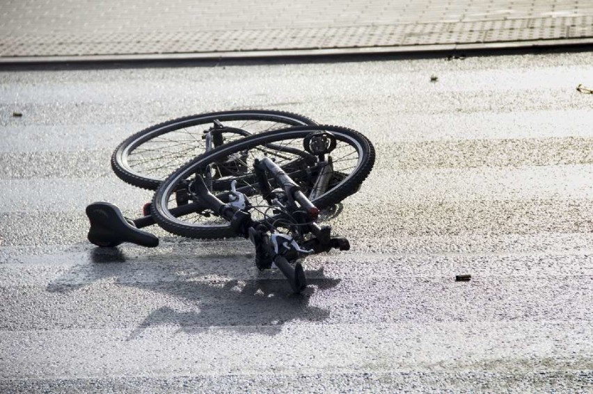 Samochód potrącił rowerzystę na alei Wojska Polskiego w...