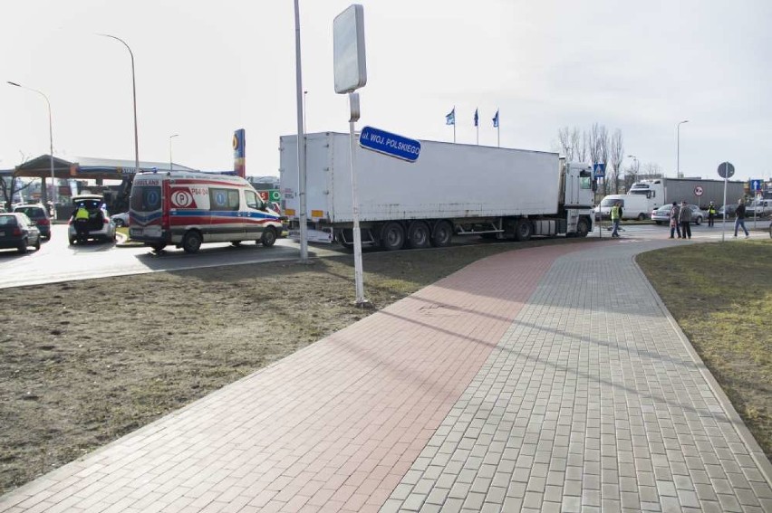 Samochód potrącił rowerzystę na alei Wojska Polskiego w...